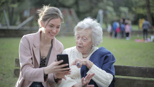 Cuidar a una persona con Alzheimer en casa: guía práctica para familias